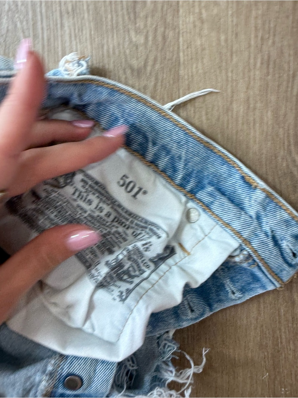 Levi's Light Wash Denim Cutoff Shorts 27 - Picture 4 of 11